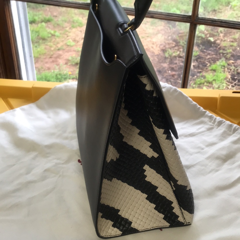 Salvatore Ferragamo Trifolio TH Top Hand… - Picture 12 of 15